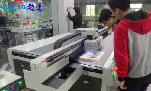 東莞王生成功訂購YD-F2513R4 UV平板打印機